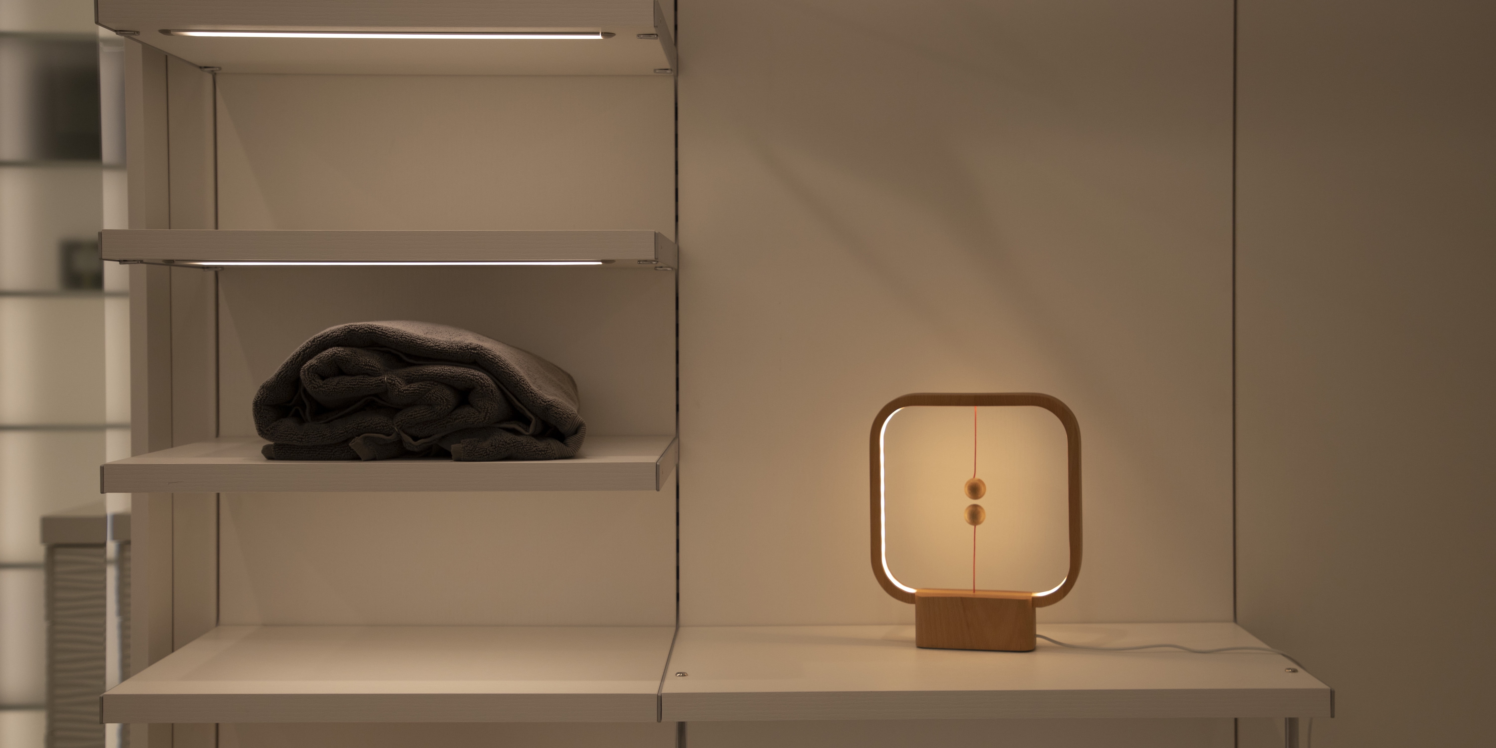 Heng Balance desk Lamp Square, LIGHT WOOD