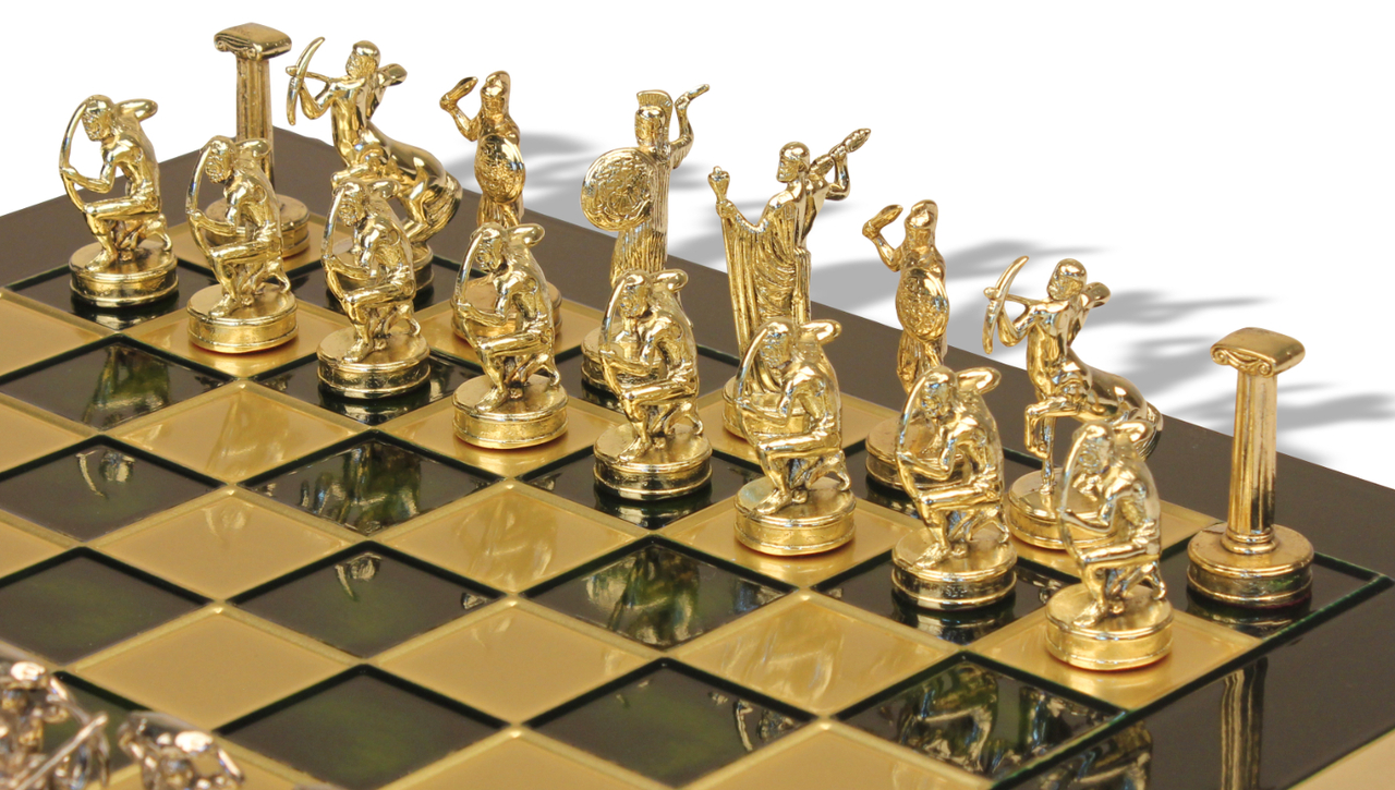 16 piezas para empezar …  Chess board, Chess pieces, Daniel tiger  birthday party