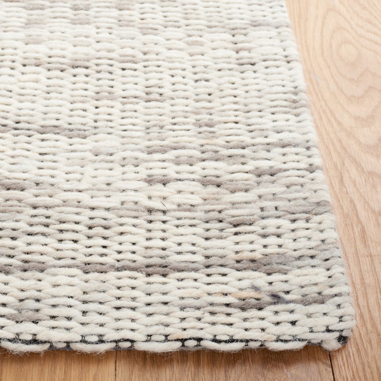 SAFAVIEH Marbella Taegan Distressed Area Rug, Grey/Beige, 4' x 6'