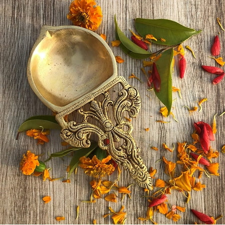 

Aarti Diya - Decorative Hand Made Brass Metal Oil lamp