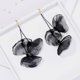 thumbnail image 4 of Pendientes colgantes de flores de tela Qarigey elegantes y livianos fáciles de combinar con cualquier atuendo blanco, 4 of 6