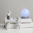 thumbnail image 3 of Figuras de astronauta (4 unidades), estatuas de astronautas de PVC, figuras decorativas, modelos de acción. Blanco plateado, 3 of 9