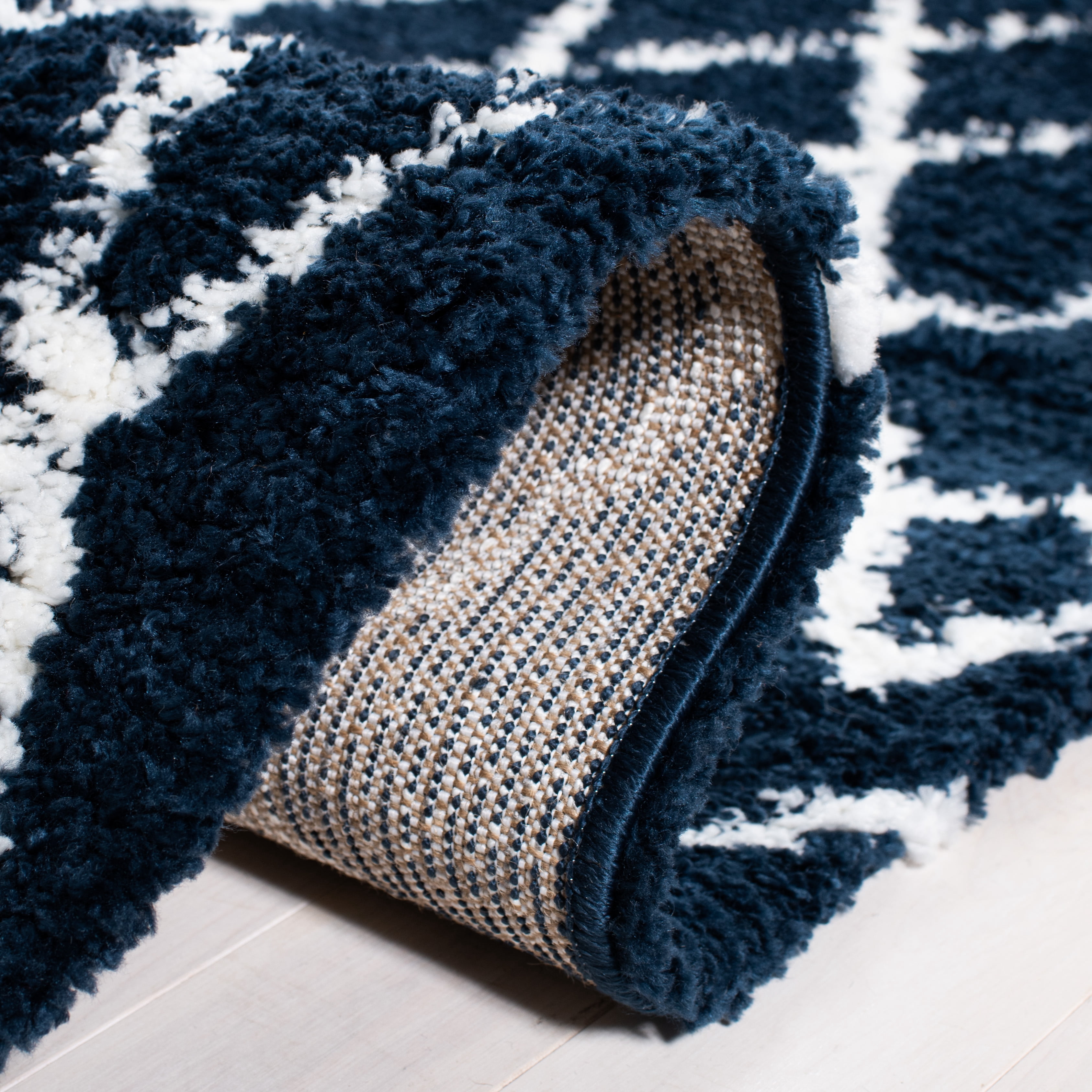 SAFAVIEH Berber Feride Geometric Shag Area Rug, Navy/Ivory, 6'7" x 6'7" Round