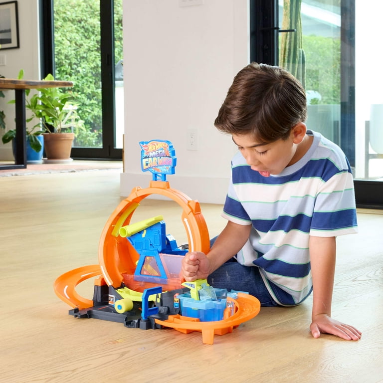 Hot Wheels City Mega Loop Car Wash Playset with Vehicle photo 2