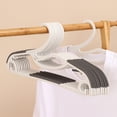 thumbnail image 1 of Organizadores de armario y almacenamiento, 10 perchas antideslizantes, lo suficientemente fuertes como para ahorrar espacio, perchas domésticas adecuadas para todo tipo de ropa, húmeda o seca, perchas, 1 of 7