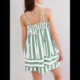 thumbnail image 4 of Conjunto de 2 Piezas de Pijama para Mujer, con Top Corto Sin Mangas con Dobladillo Fluido y Rayas Y2K + Pantalones Cortos de Cintura Alta. Verde L, 4 of 5