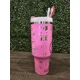 thumbnail image 5 of Vaso Stanley de 40 Oz para Hello Kitty | Botella de Agua Rosa con Diseño de Gatito "Hola" y Peonía. Envoltura Completa con Grabado Láser Personalizado. obsequios para Ella, 5 of 7