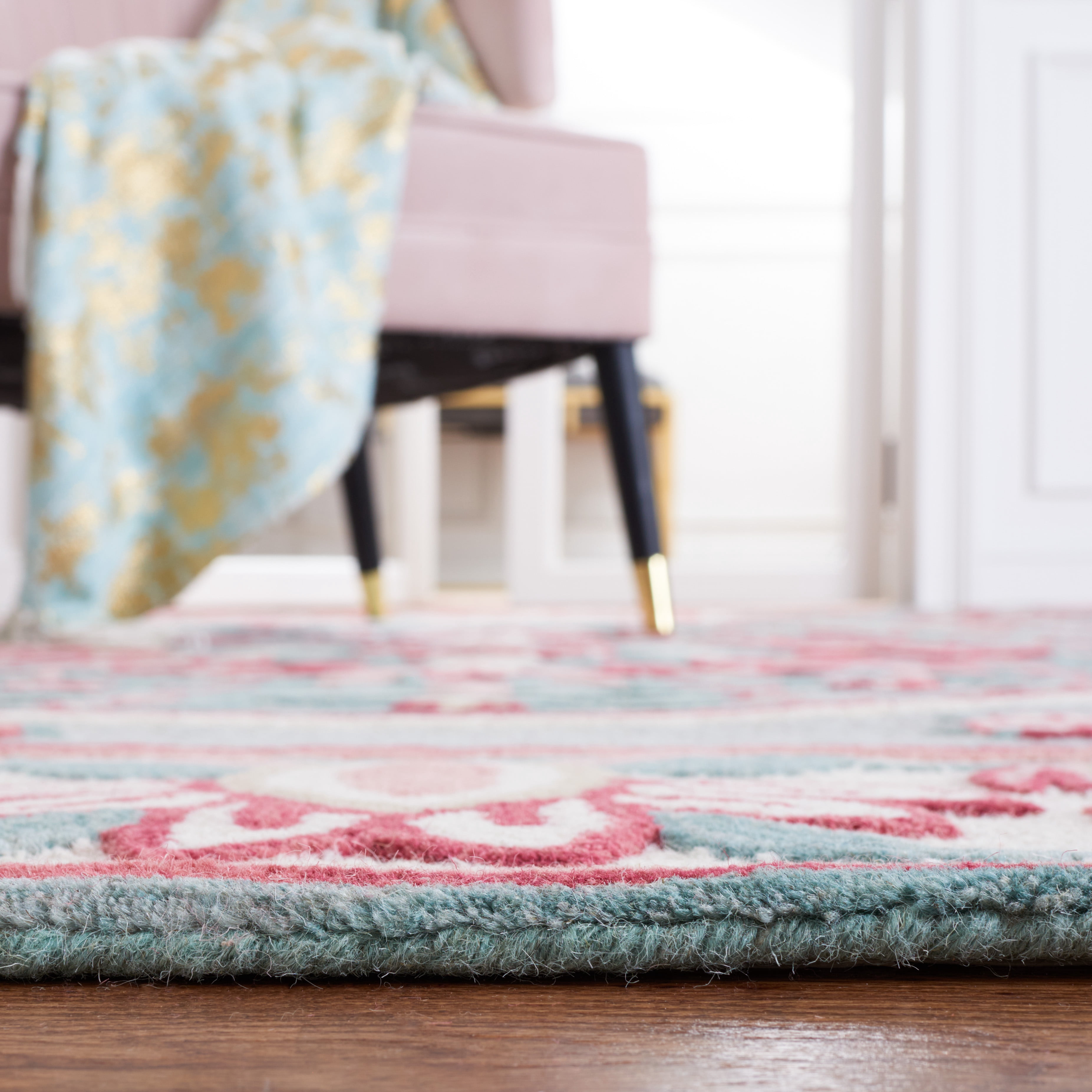 SAFAVIEH Bellagio Vanessa Floral Wool Area Rug, Light Gray/Ivory, 6' x 9'