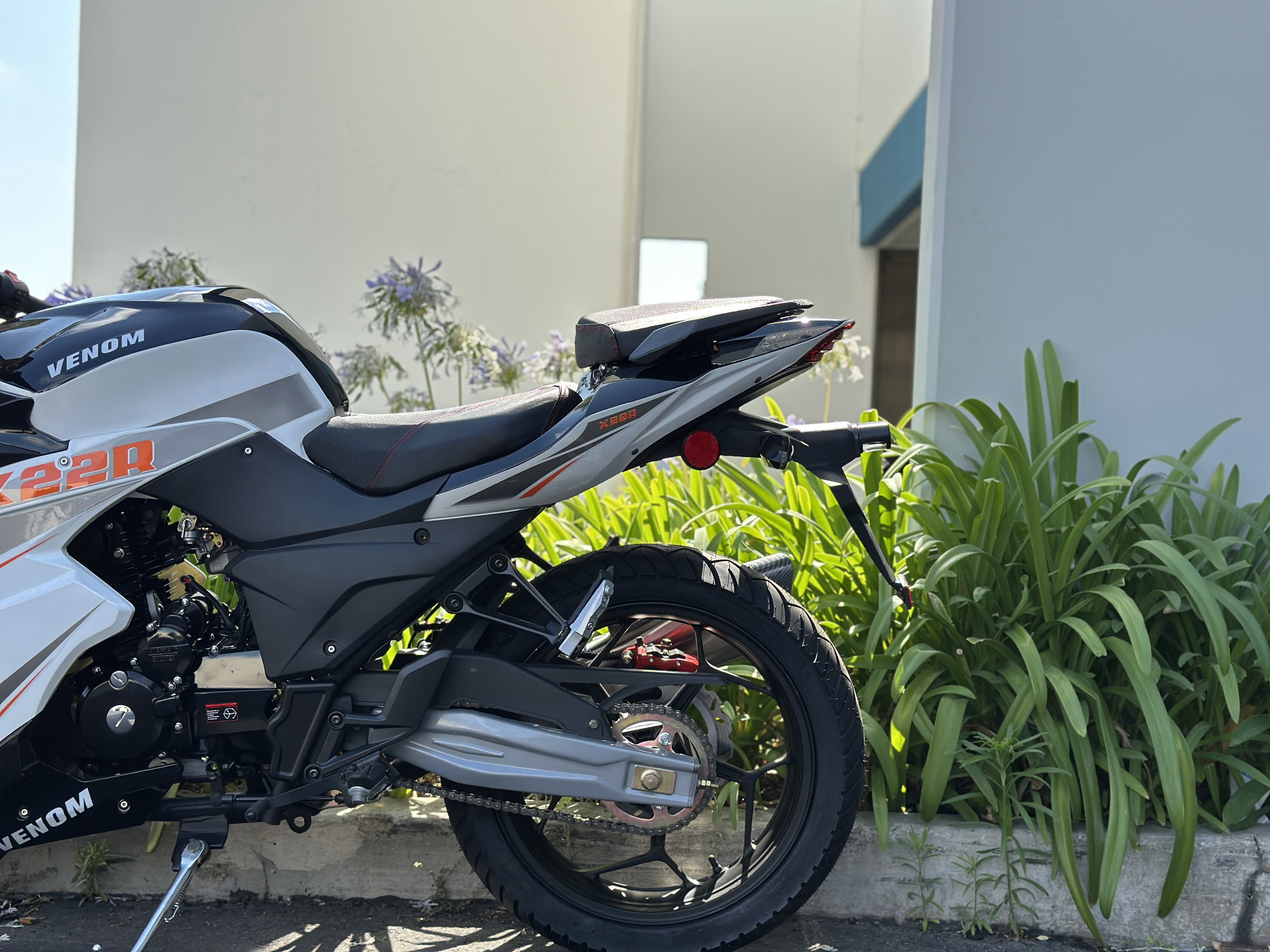 Venom X22R 250cc Sport Motorcycle | 5-Speed Street Legal | DF250RTS Full-Size Bike