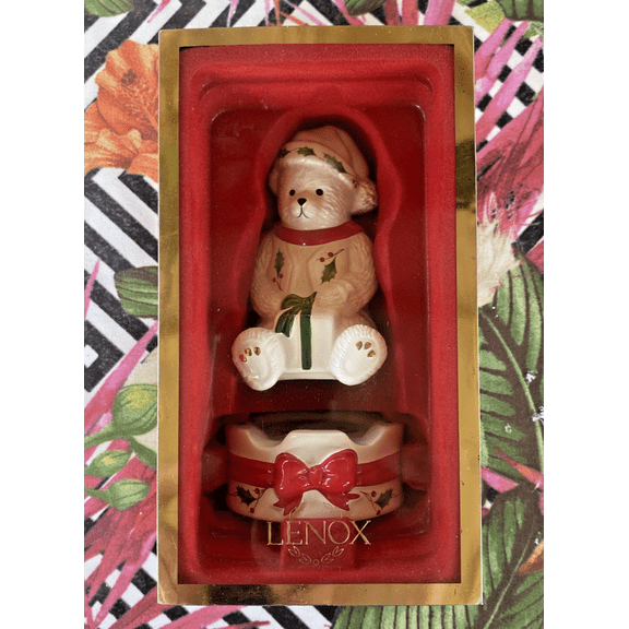 Pre-Owned Holiday Teddy Bear with Packages Salt & Pepper Set
