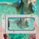 thumbnail image 2 of Bolsa impermeable para teléfono móvil - Bolsa seca flotante de 100 pies con cordón, pantalla táctil transparente, apta para teléfonos de hasta 6,9" para playa/piscina/natación, 2 of 8