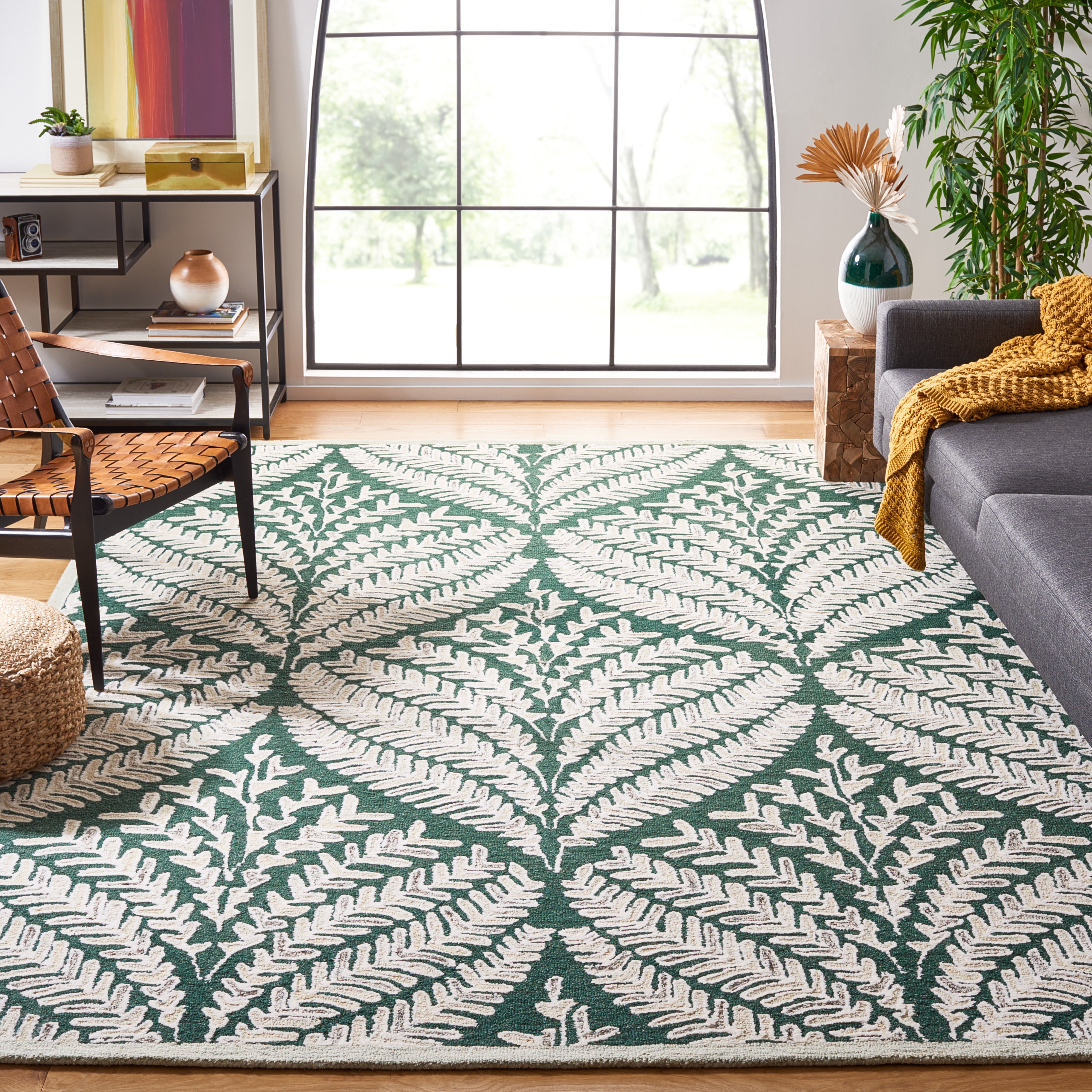 SAFAVIEH Capri Proinsias Leaves Wool Area Rug, Dark Green/Ivory, 4' x 6'