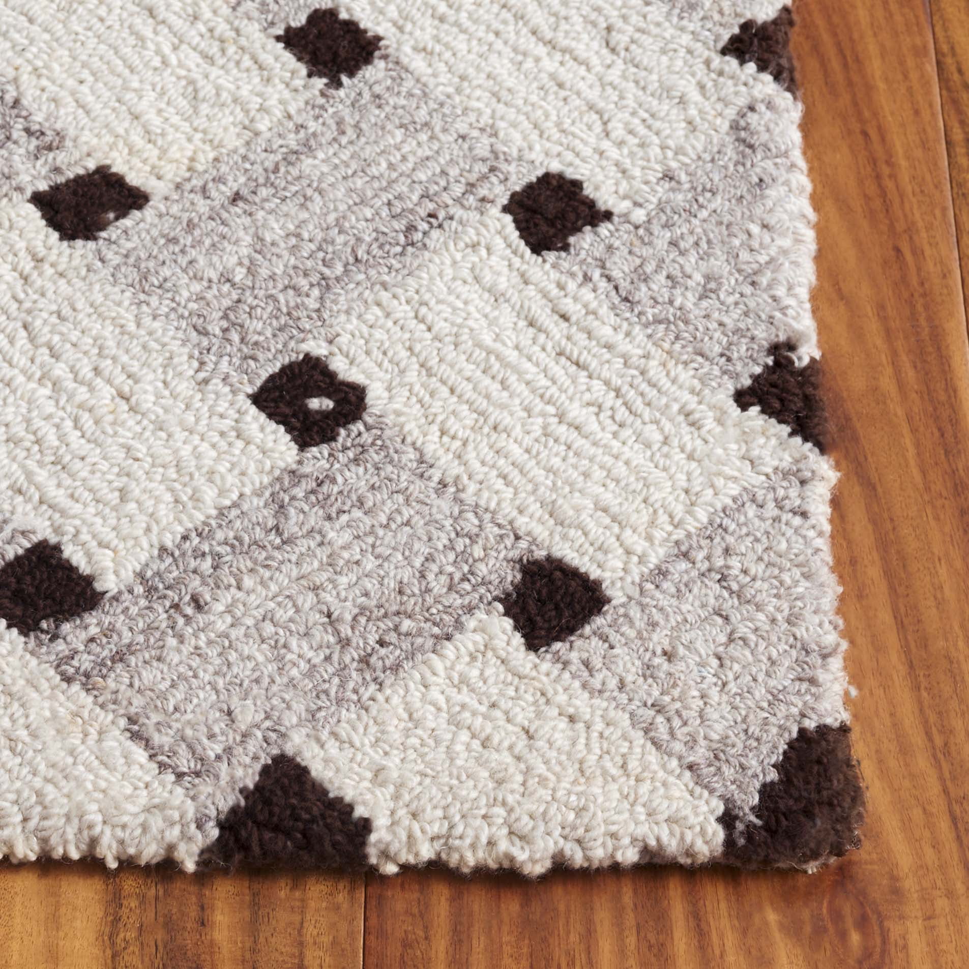 Safavieh Genre Roza Geometric Area Rug, Ivory/Brown, 5' x 8'