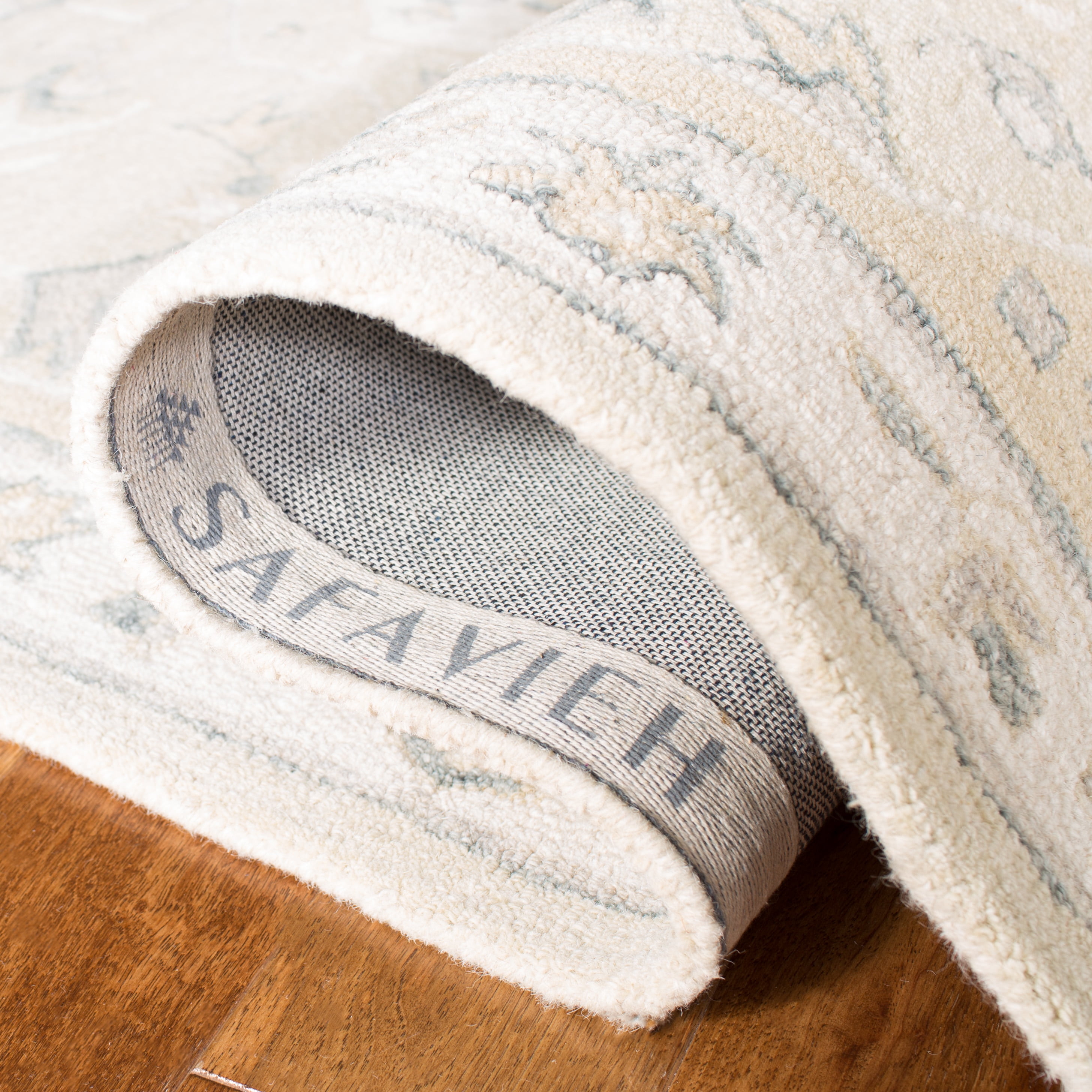 SAFAVIEH Micro-Loop Emilija Oriental Area Rug, Beige/Ivory, 12' x 15'