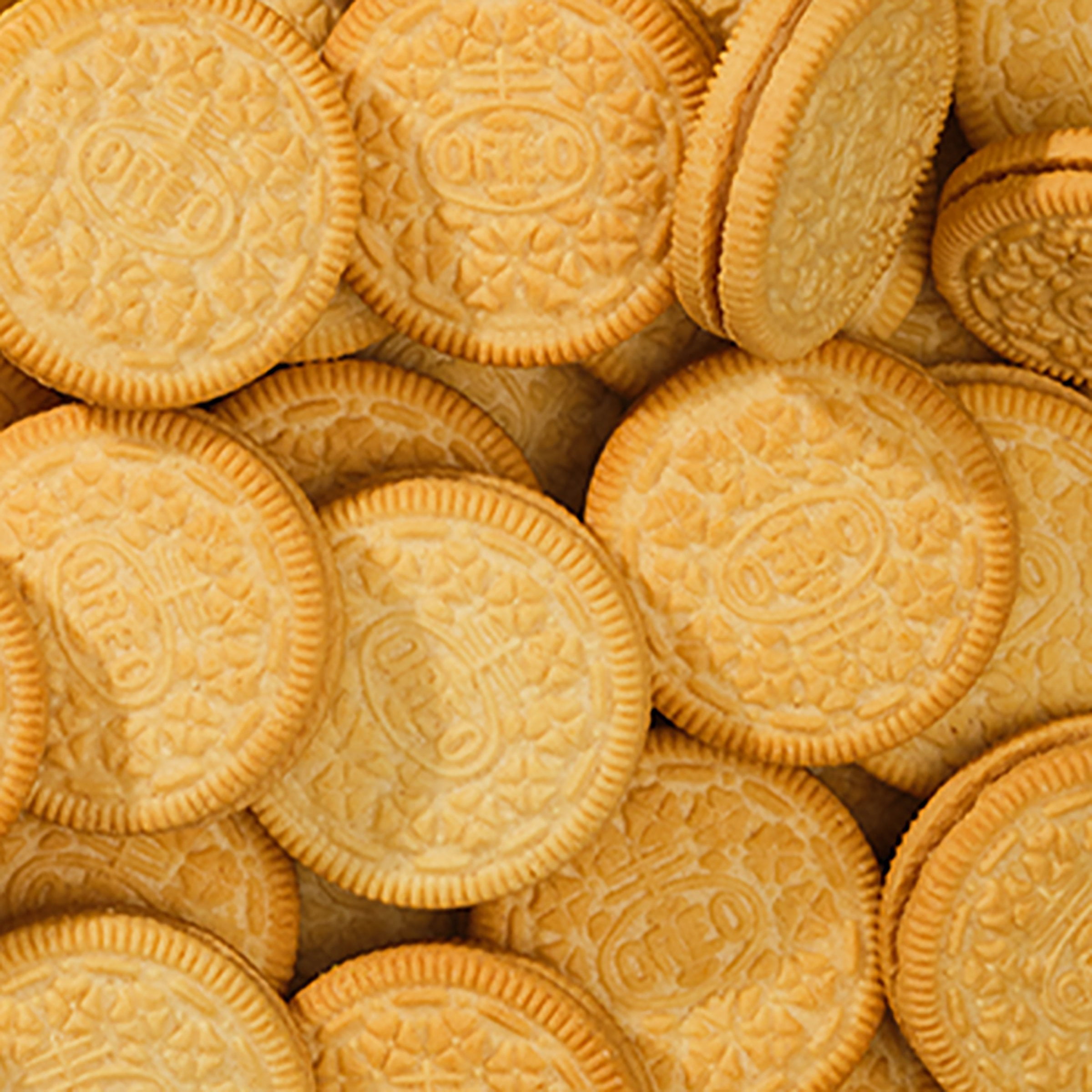 Pack of 4 OREO Golden Sandwich Cookies - Party Size - 24.1 oz - Package may vary