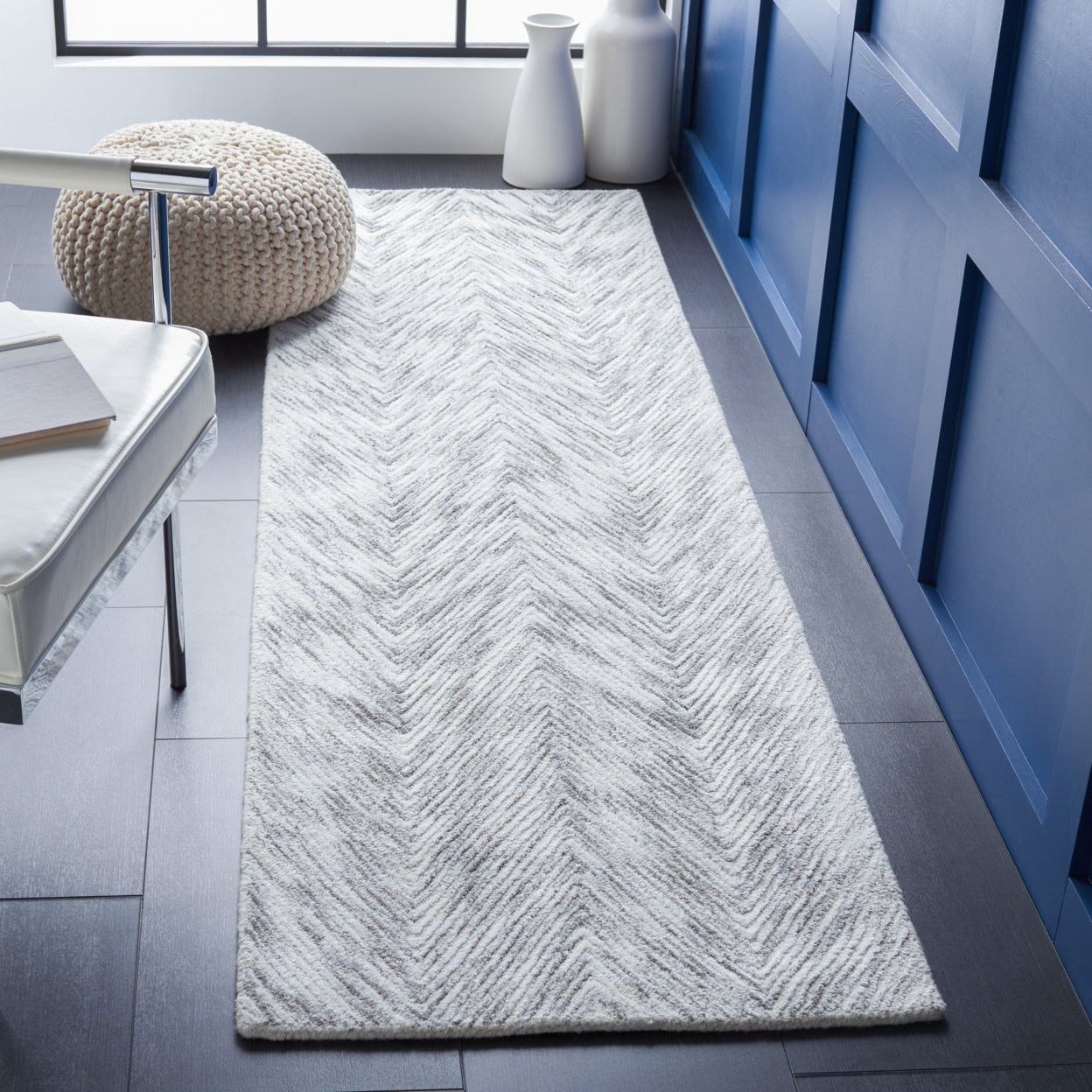 SAFAVIEH Soho Ryker Zig-Zag Area Rug, Grey/Ivory, 4' x 6'