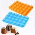 thumbnail image 3 of Paquete de 3 moldes para muffins de silicona de grado alimenticio para 24 muffins, 3 of 5