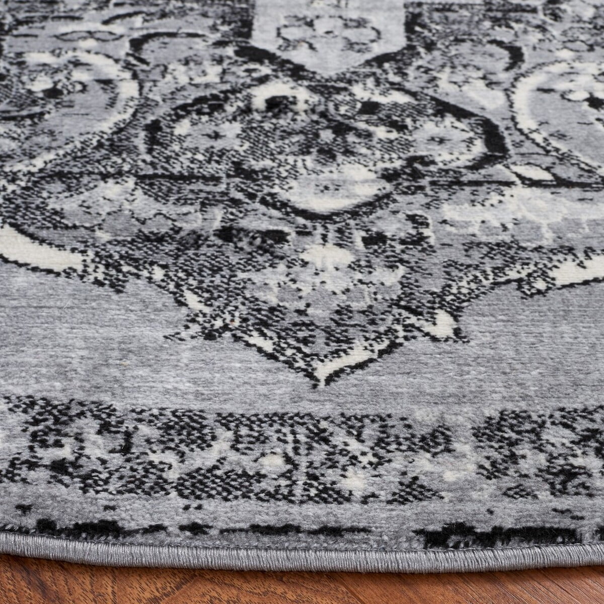 SAFAVIEH Brentwood Dimitri Floral Bordered Area Rug, 6'7" x 6'7" Round, Silver/Black