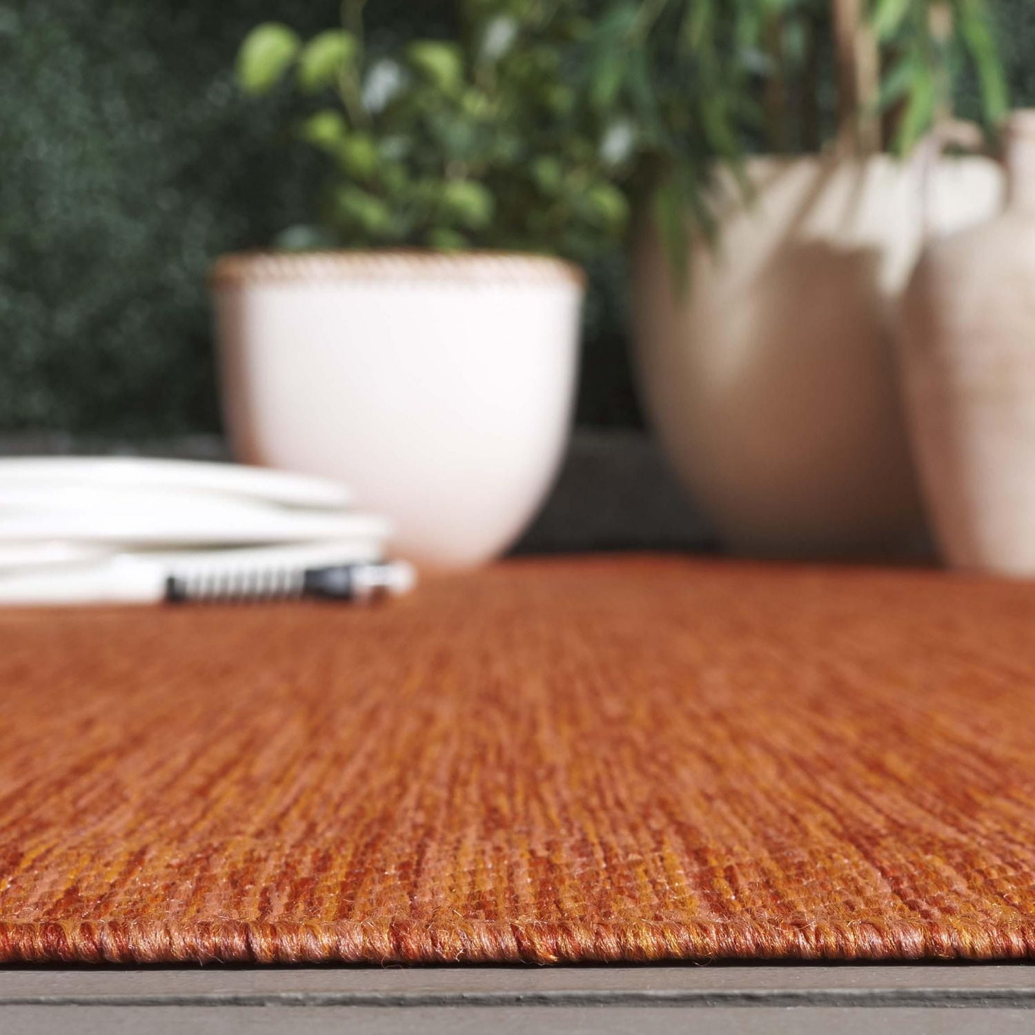 SAFAVIEH Beach House Lauressa Solid Indoor/Outdoor Area Rug