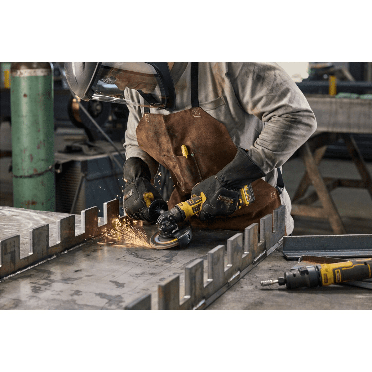 DeWalt 20V MAX* ATOMIC 4-1/2-in. Angle Grinder (Tool Only)
