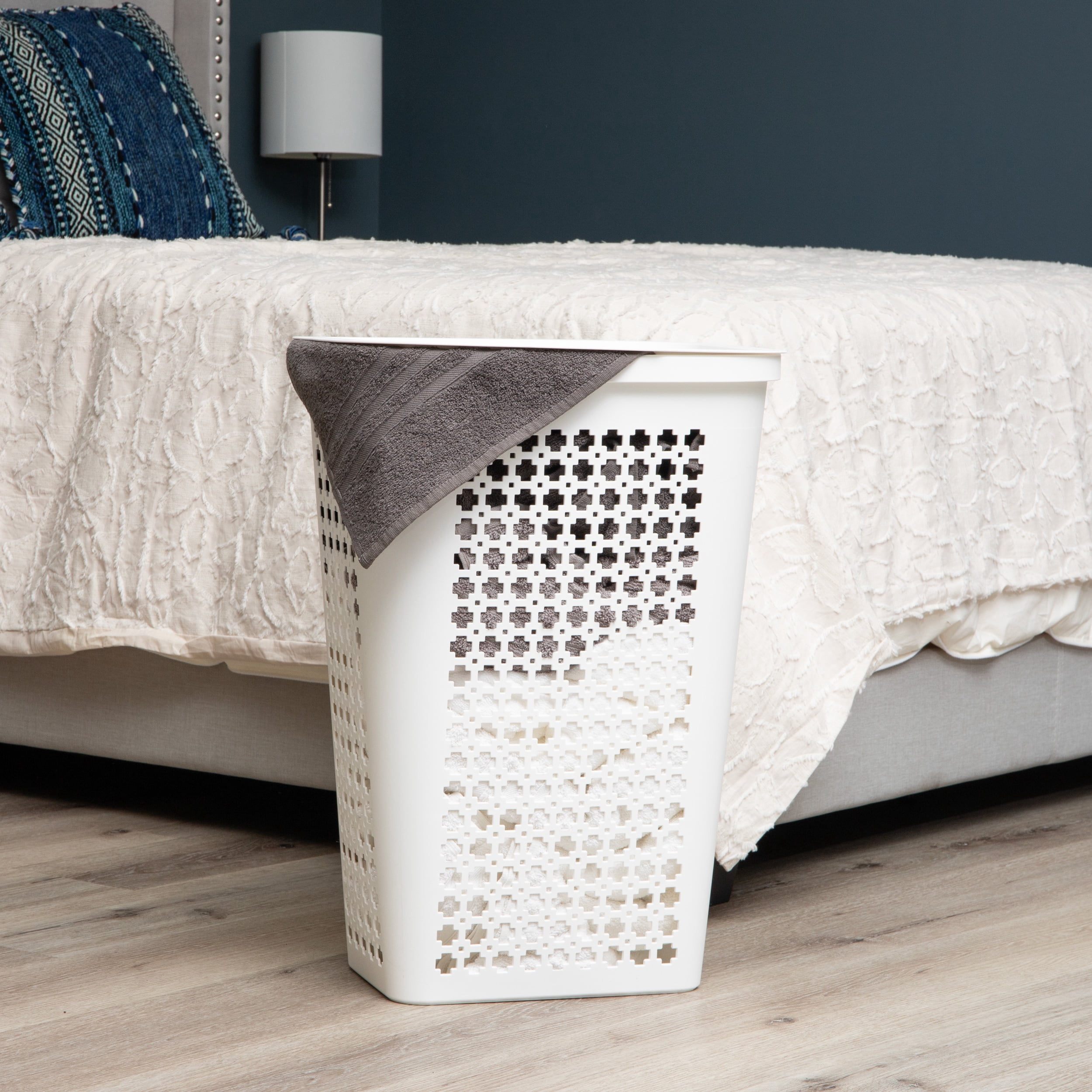 Mind Reader Plastic Tapered Laundry Hamper with Lid, Clothes Basket with Swiss Cross Cut-Outs, White