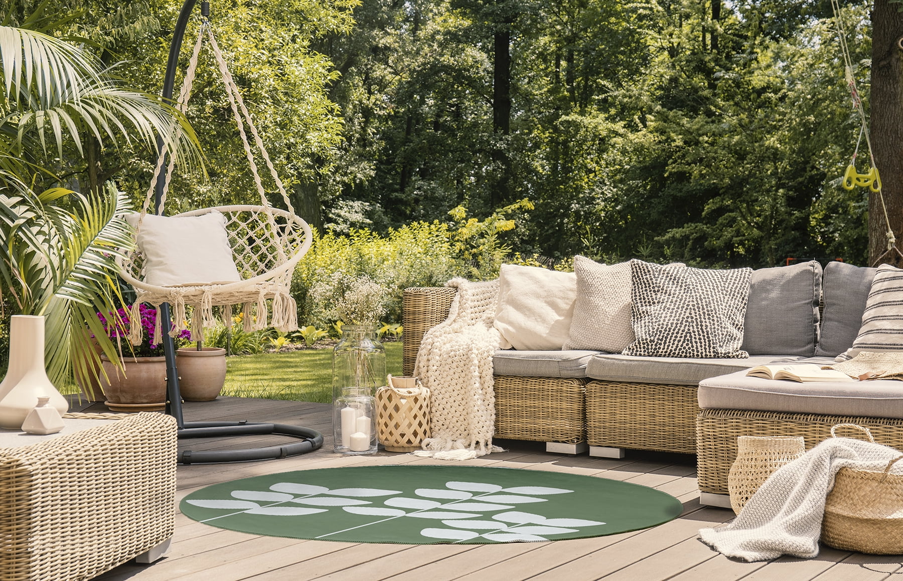 Simply Daisy 5' Round Muted Green Simple Stems Spring Chenille Indoor/Outdoor Rug