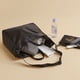 thumbnail image 5 of Bolso grande de nailon para mujer | Bolso bandolera impermeable de 35 l para el trabajo, la escuela, el gimnasio y viajes | Con cierre, ligero y con bolsa de malla | Negro, verde militar, azul marino, 5 of 6