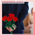 thumbnail image 5 of 4 piezas Crochet Rose Flower Hecho a mano Día de la madre Rosas rojas Crochet Flower Bouquet Cumpleaños para esposa Novia y mujer Aniversario Graduación Boda, 5 of 5