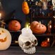 thumbnail image 4 of Adorno de candelabro de calavera de Halloween Fiudx esqueleto fantasma decoración de entrada, 4 of 5