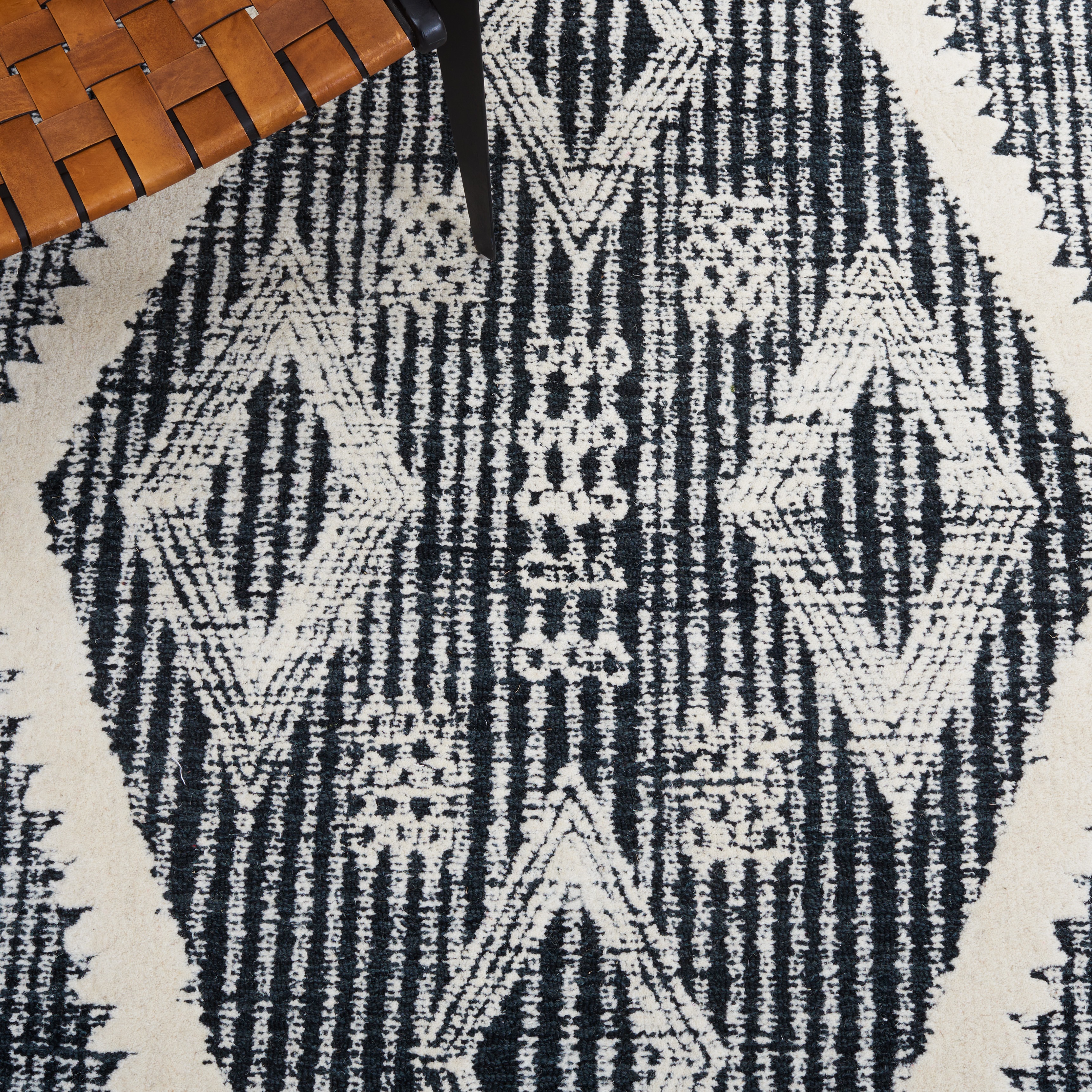 SAFAVIEH Metro Kelsey Diamond Runner Rug, Black/Ivory, 2'3" x 9'