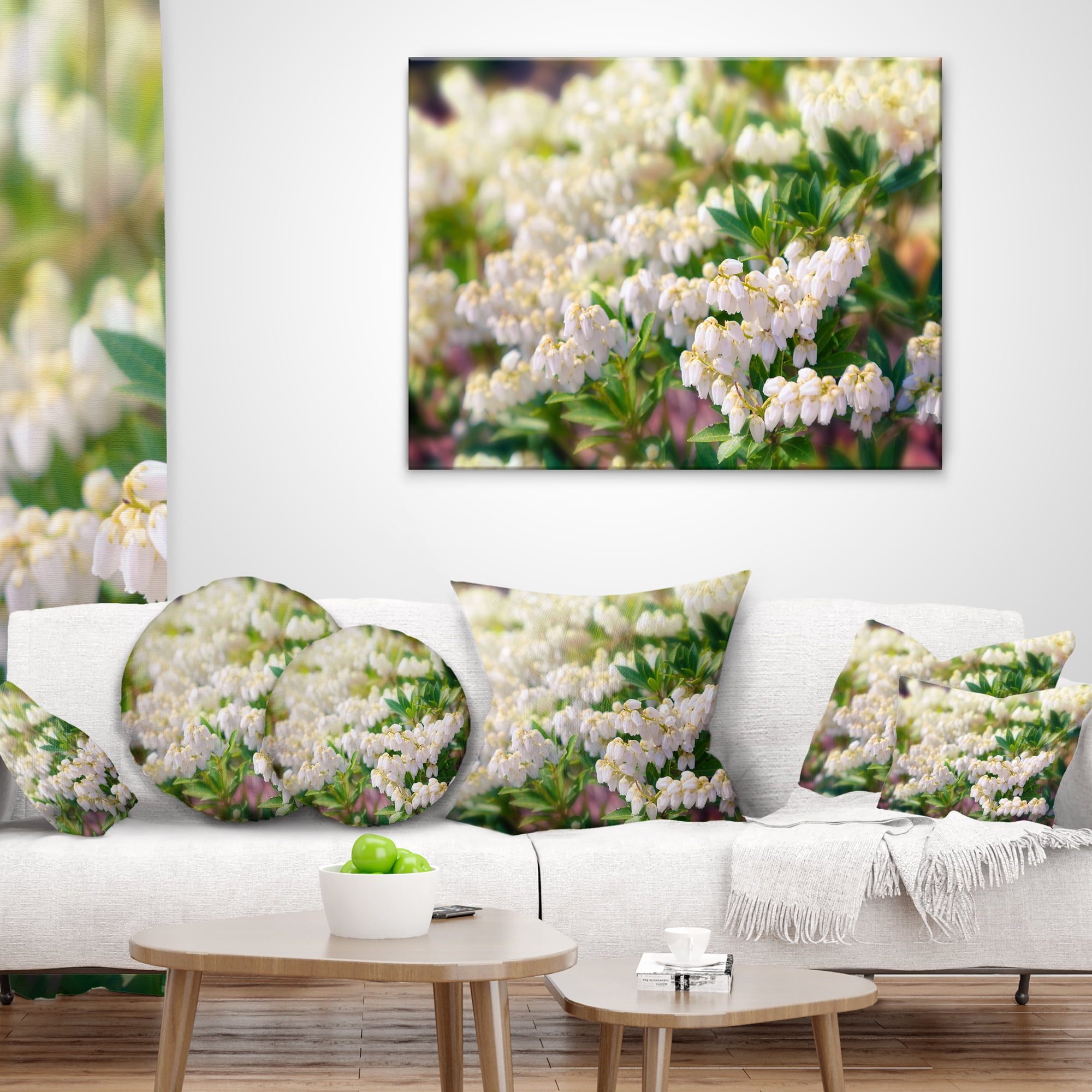 Designart Beautiful Blooming White Flowers - Floral Throw Pillow - 16x16