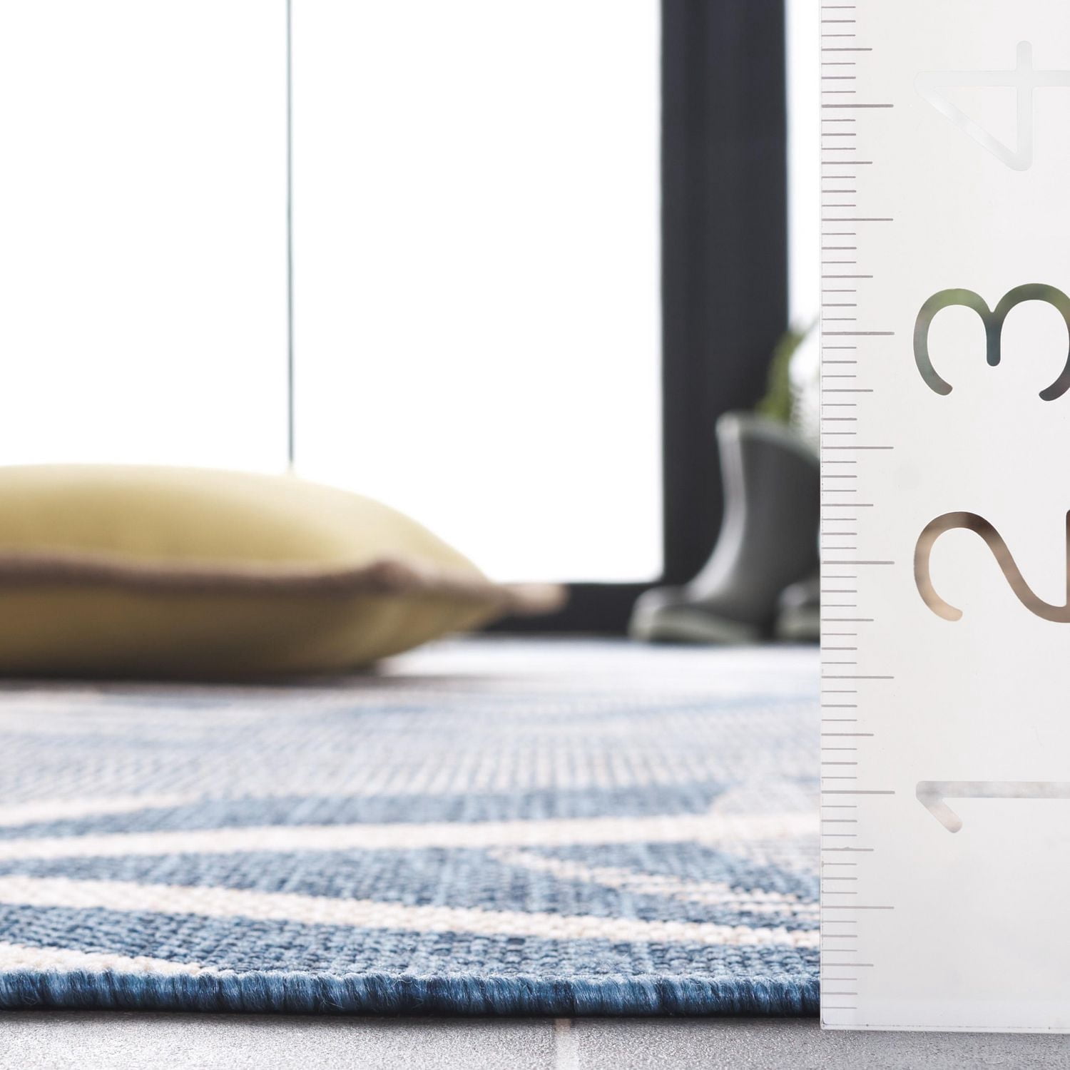 SAFAVIEH Beach House Kaeden Botanical Indoor/Outdoor Area Rug
