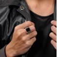 thumbnail image 4 of JeenMata Anillo de Laberinto con Diseño de Llave Griega y Piedra Negra Tallada en Esmeralda Joyería Gruesa, 4 of 5
