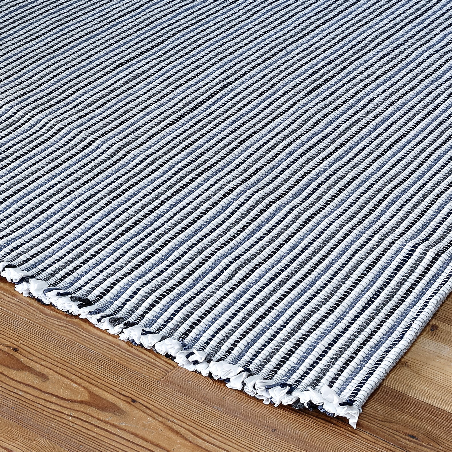 Mainstays Coastal Stripe Indoor 4' x 5.75' Area Rug - Blue, White, and Black