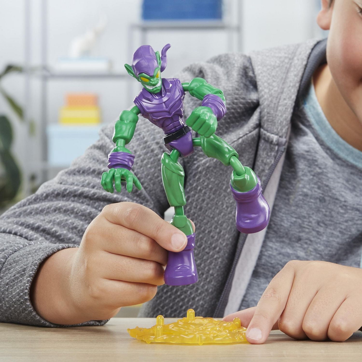 Marvel Spider-Man Bend and Flex, figurine articulée Green Goblin de 15 cm flexibles, incluant accessoire, pour enfants, à partir de 6 ans