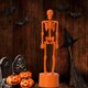 thumbnail image 5 of Adornos de calavera de plástico, decoraciones de Halloween, decoraciones luminosas de mesa para Halloween, decoraciones para fiestas de festivales de fantasmas, marcos de esqueletos, decoraciones para, 5 of 6