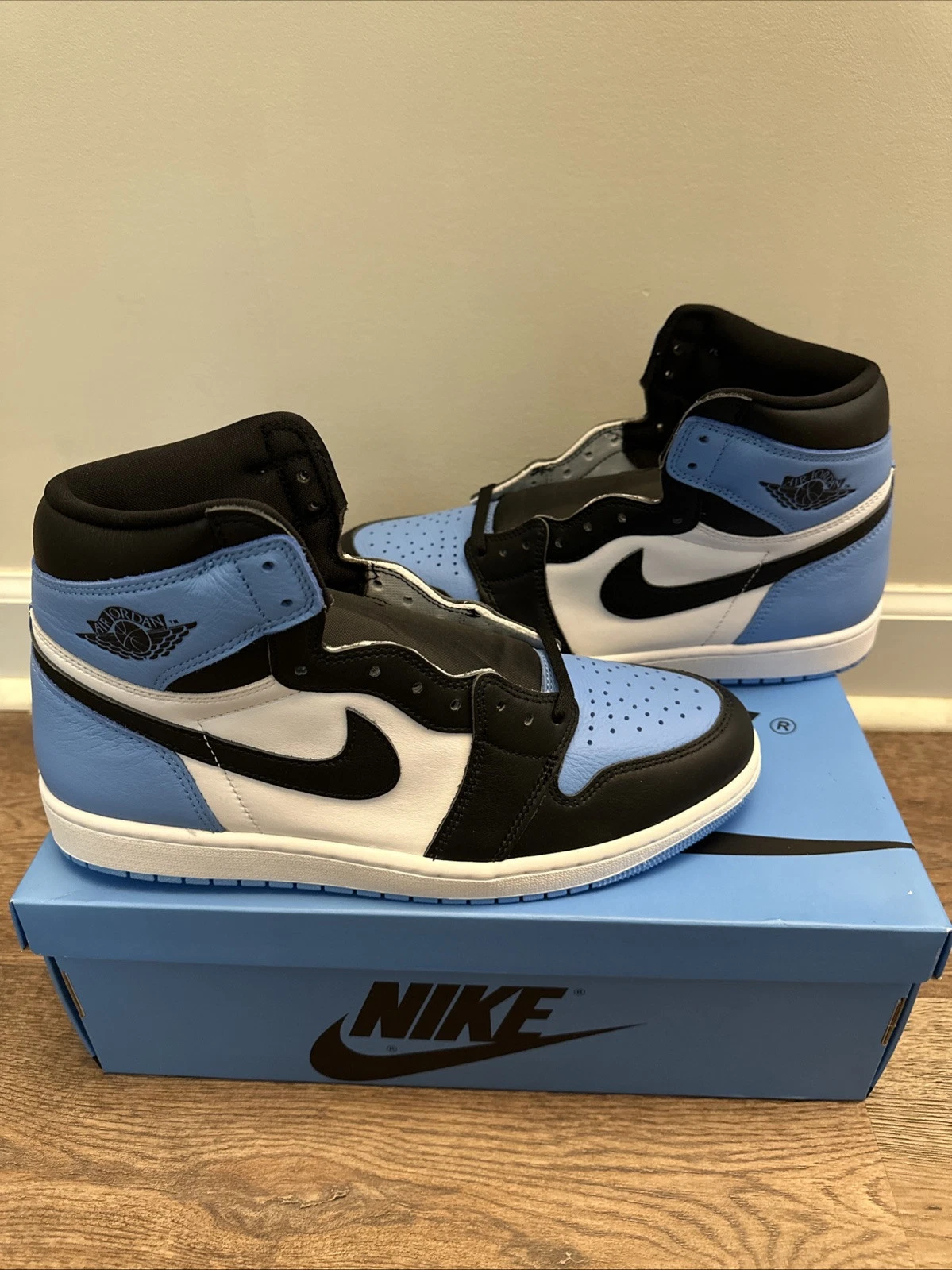 Nike Air Jordan 1 Retro High OG UNC Toe Men's shoes - Walmart.ca