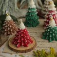 thumbnail image 2 of Vela perfumada en forma de árbol de Navidad, vela de aromaterapia navideña de cera de soja hecha a mano, decoraciones para cenas de fiesta en el hogar (rojo), 2 of 3