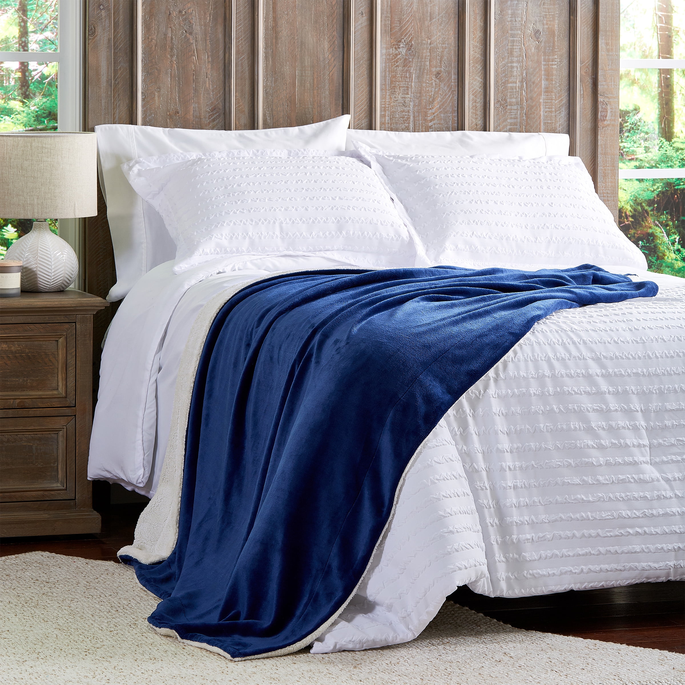 Poly Fleece Sherpa – Oversized Plush Woven Polyester Sherpa Fleece Solid Color Throw by Somerset Home (Midnight and White)