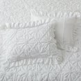 thumbnail image 4 of BEDAZZLED Juego de edredón tamaño Queen blanco, juego de edredón de 3 piezas, juego de cama plisado con edredón y fundas de almohada, suave edredón Shabby Chic para todas las estaciones, 4 of 7