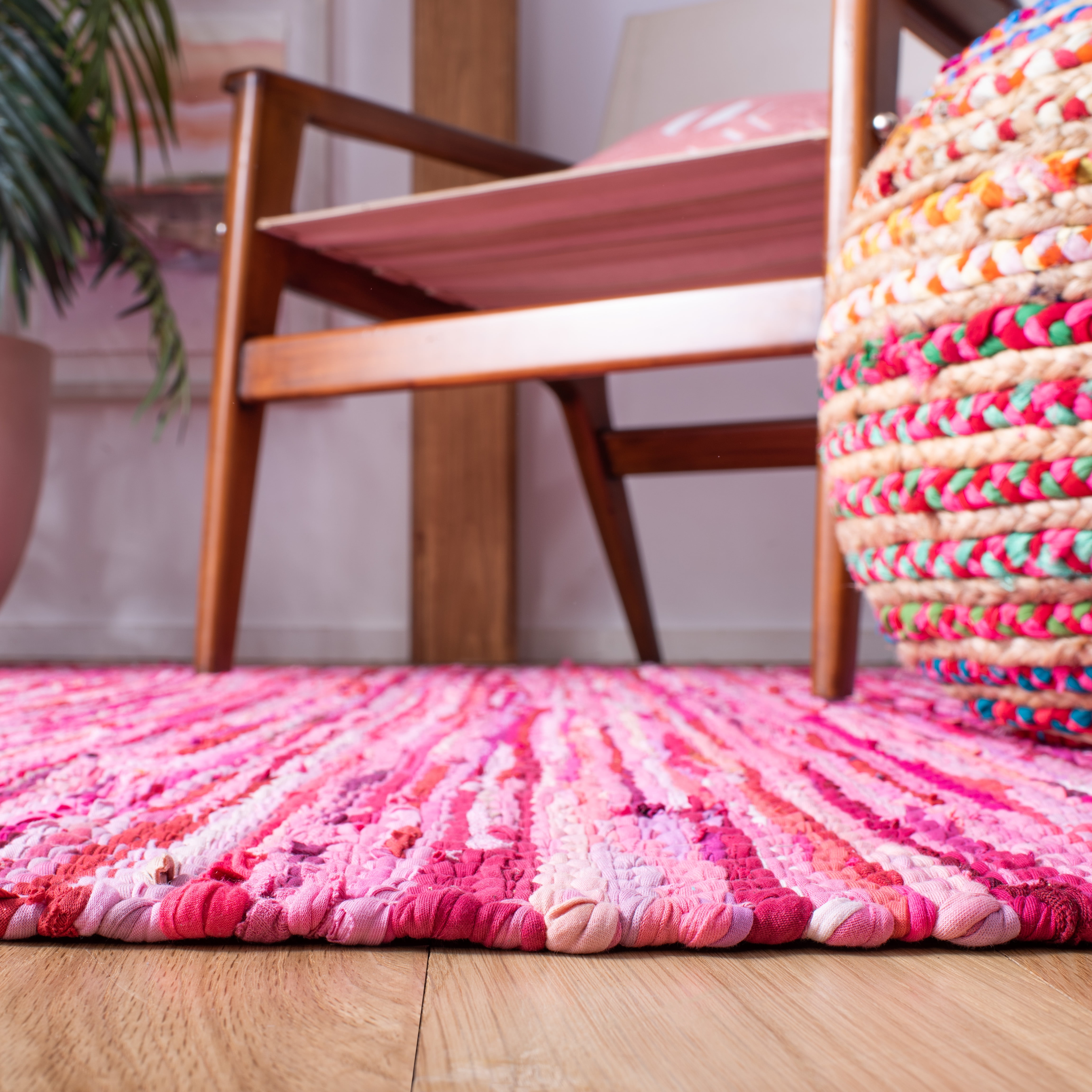 SAFAVIEH Montauk Renae Distressed Area Rug, Pink, 3' x 5'