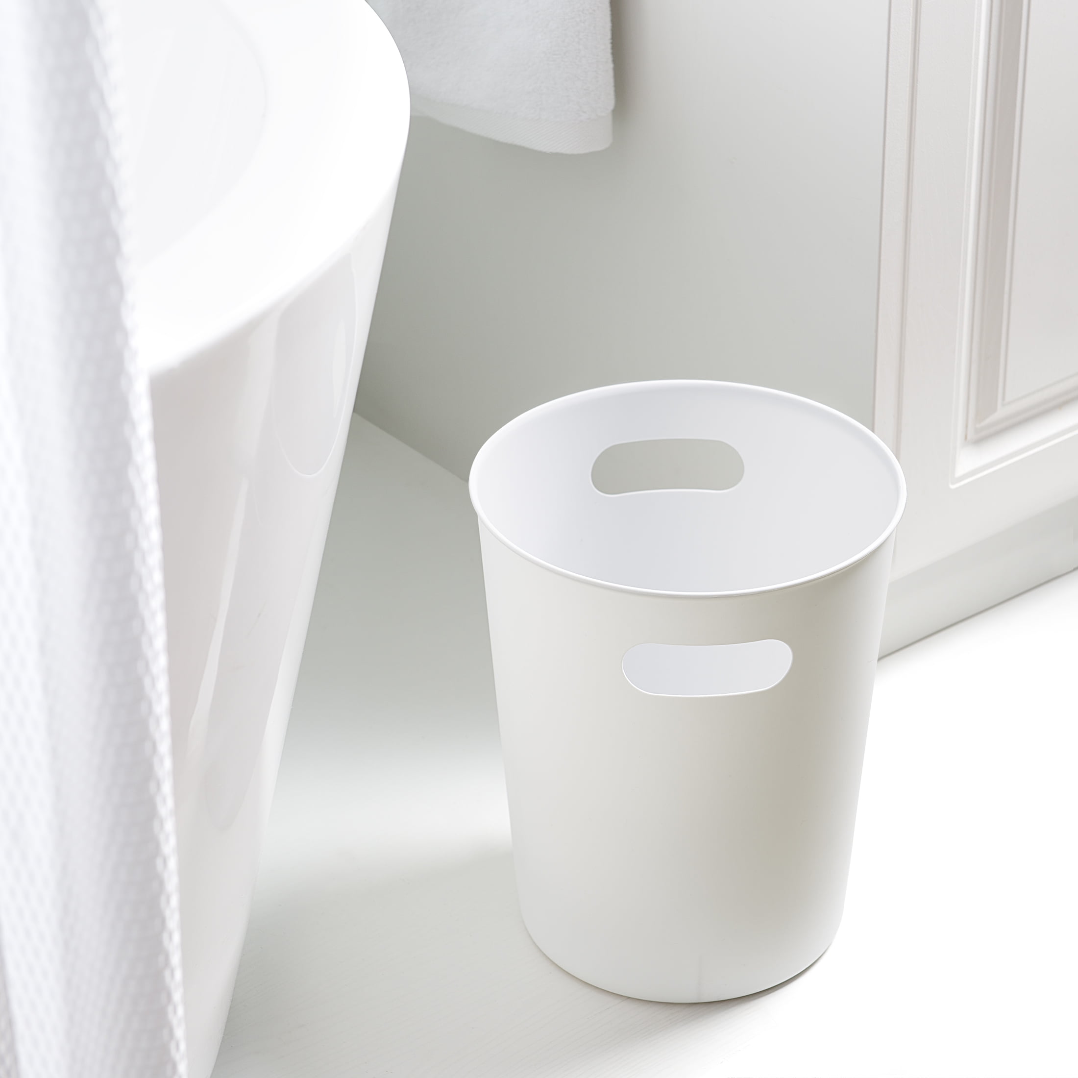 Mainstays Basic White Plastic Bathroom Trash Can 2.64 Gallon