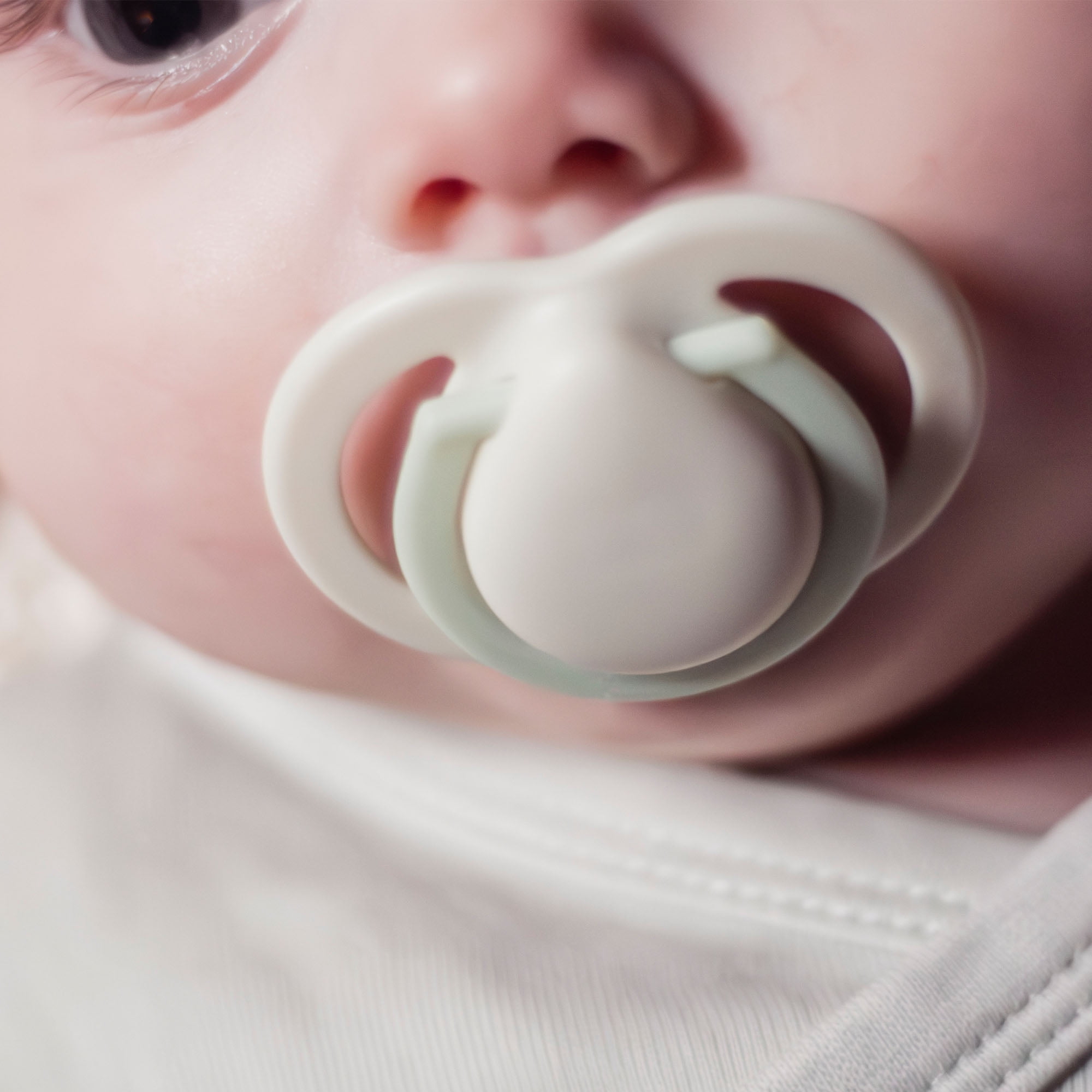 Tommee Tippee Newborn Pacifiers, 0-2 Months, Matte Texture, Reusable Sterilizer Pod, Pack of 2