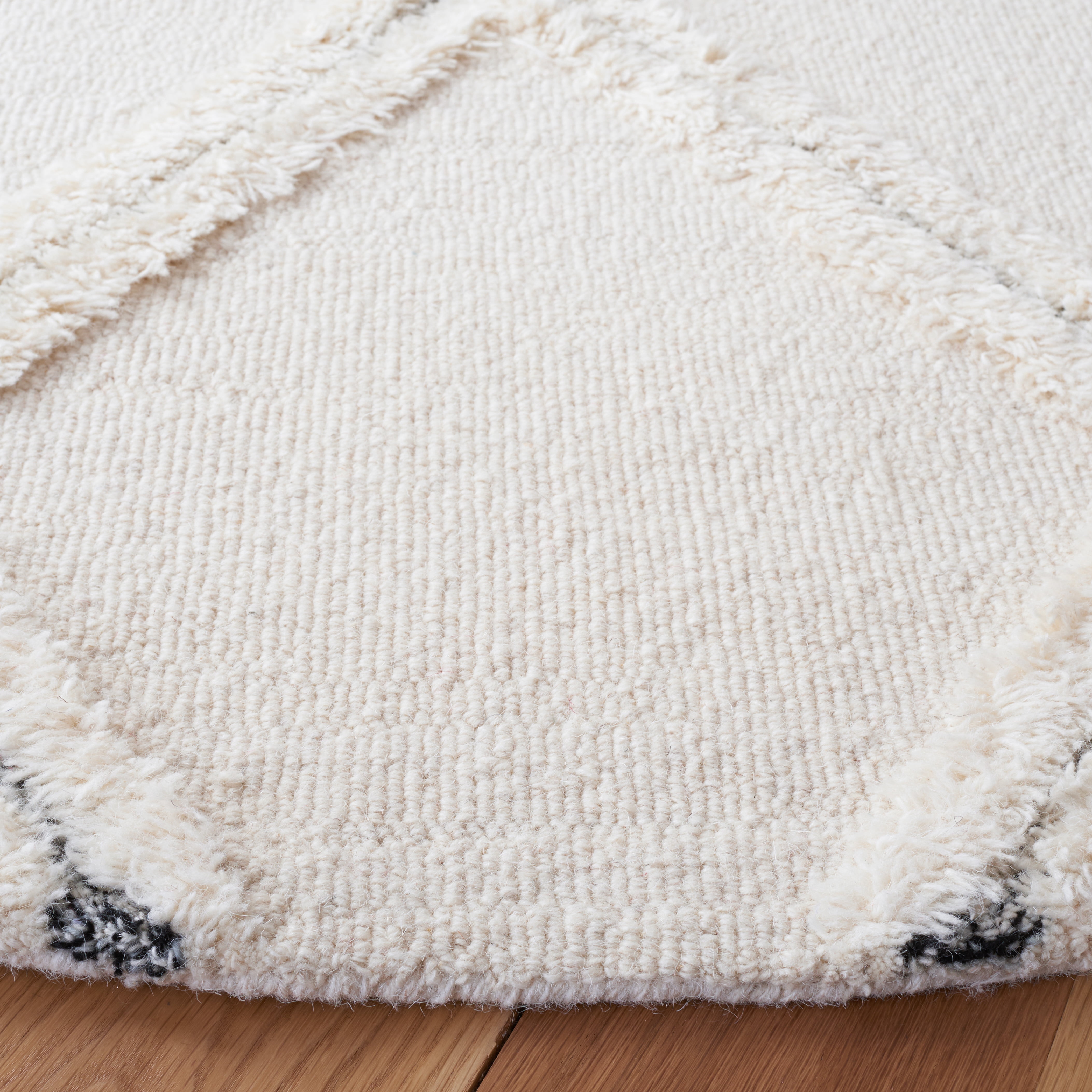 SAFAVIEH Casablanca Jaymz Diamond Area Rug, Ivory, 6' x 6' Round