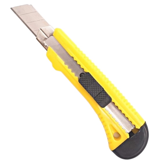 Utility Cutting Knife with 18mm Blade: 1 Pack