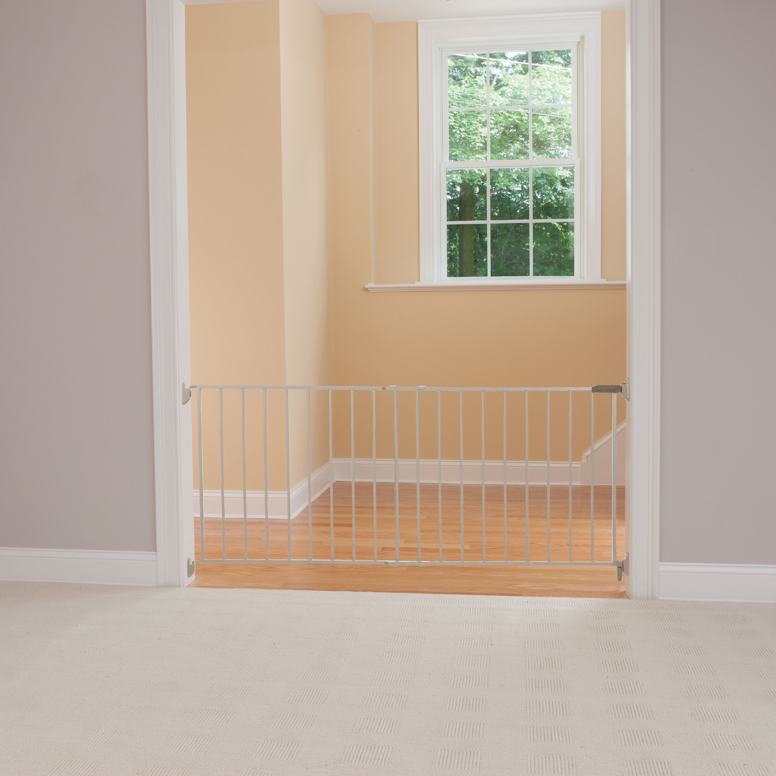 safety 1st wide and sturdy sliding gate