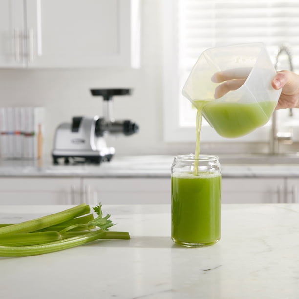 Omega MM900HDS 200-Watt Easy Clean Powerful Celery Juice Extractor