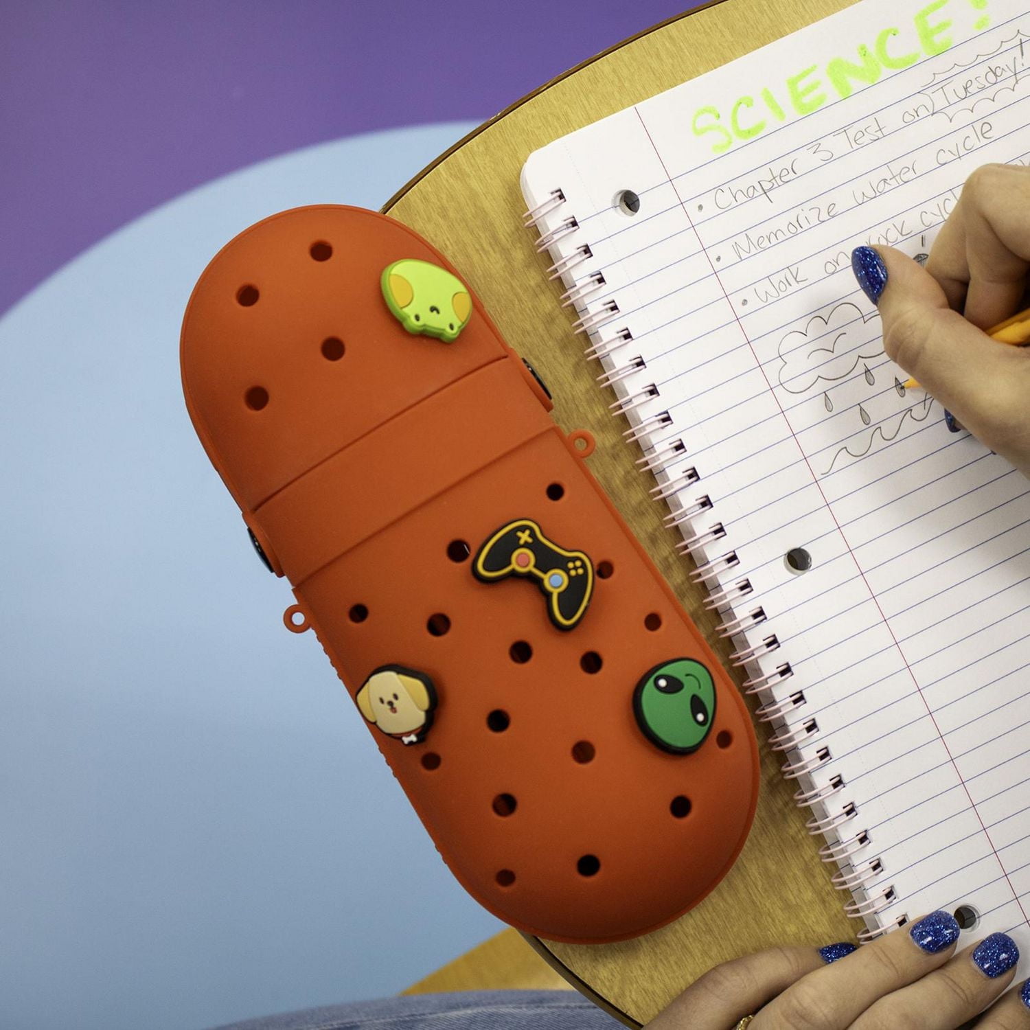 Trousse à crayons à breloques Art 101, Rouge