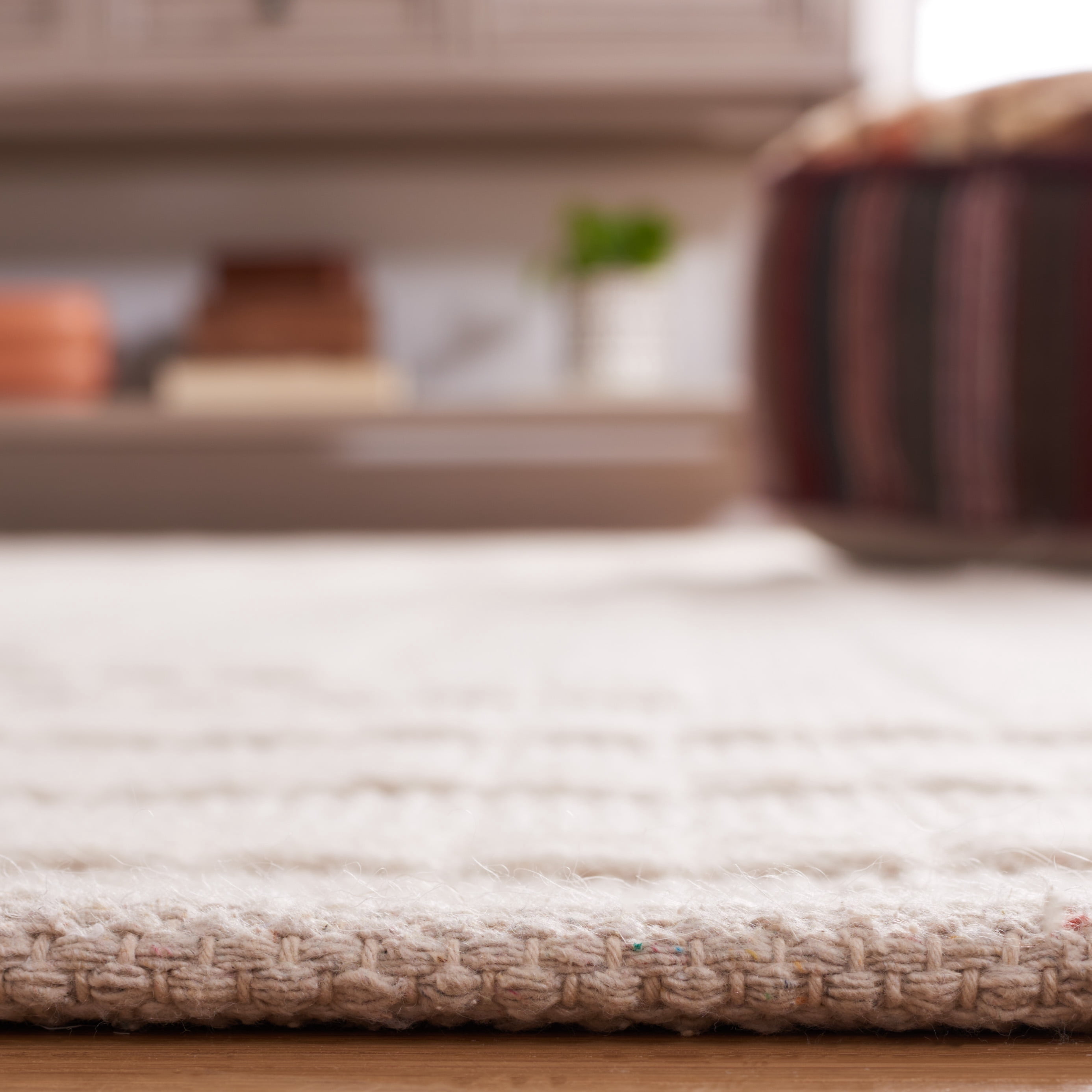 SAFAVIEH Natura Allen Bordered Area Rug, Ivory/Beige, 6' x 9'