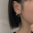 thumbnail image 2 of Pendientes de aro de Color plateado a la moda, pendientes de tachuelas con abalorio de corazón asimétrico para mujer, accesorios de joyería de fiesta con abalorio para niña Deng Xun unisex, 2 of 2